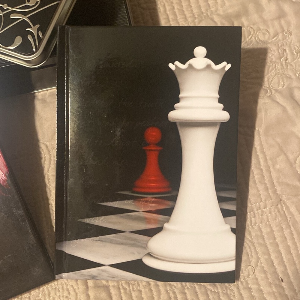 The Twilight Saga Hardcover Journals (2 of 4) in Keepsake Tin - Picture 6 of 7